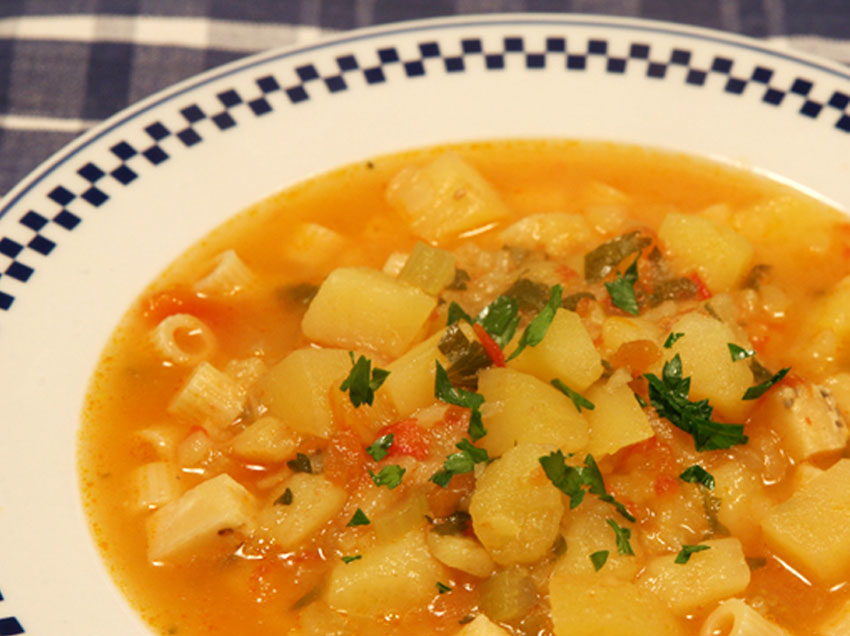 Суп мясо картошка морковь. Суп с макаронными изделиями. Суп картофельный с макаронными изделиями. Суп с макаронными изделиями и картофелем. Суп мясной с макаронными изделиями.